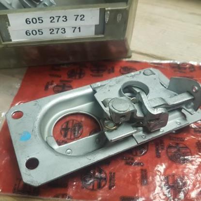 60527371 Haak motorkap