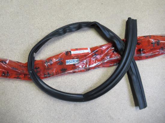 60527737 Profielrubber pakking rubber motorkap Alfa Romeo 75