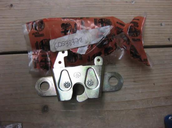 60538372 Slot motorkap Alfa Romeo 33 907