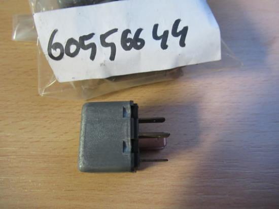 60556644 Relais airco radiateur Alfa Romeo 145 146 33 75 Alfasud