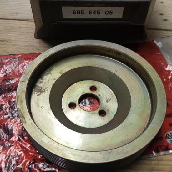 60564505 Poelie Alfa Romeo waterpomp 164 3.0 V6 QV