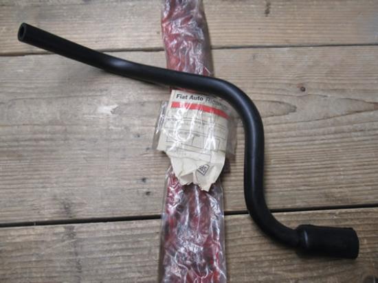 60564748 Slang carterventilatie