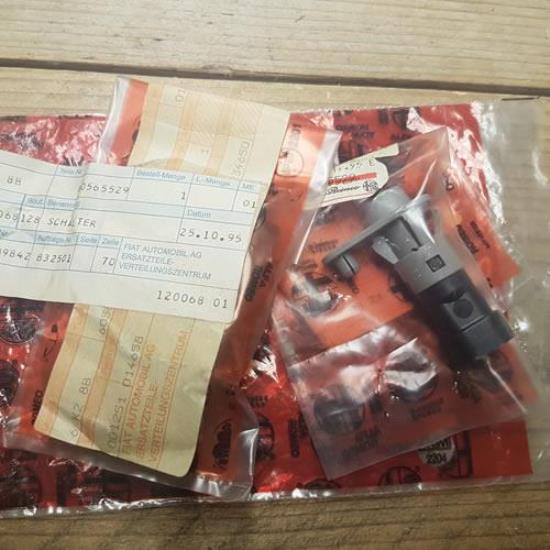 60565529 Schakelaar motorkap