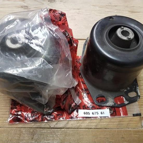 60567561 Motorsteun gummistuk Alfa Romeo 155  1.7 1.8 2.0 8v t.spark 2.5 V6