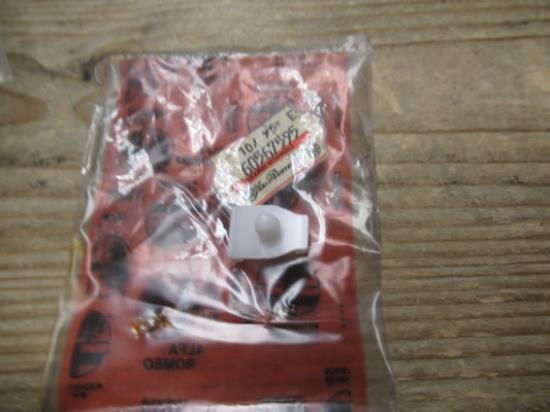 60567595 Pen bevestiging sideskirt