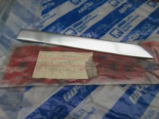 60567598 Sierlijst zijkant voorzijde links Alfa Romeo 164