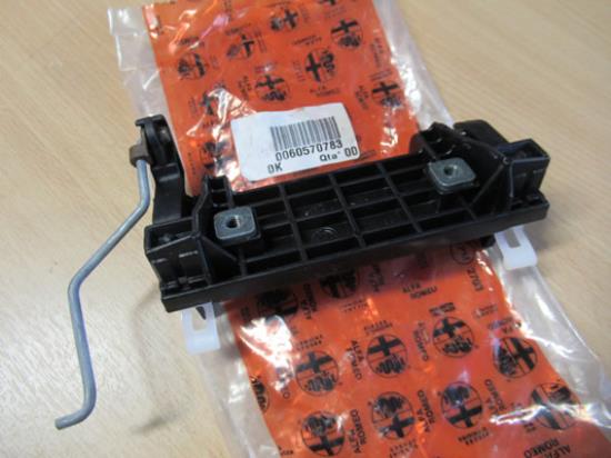 60570783 Portiergreep houder deurslot links Alfa Romeo 145