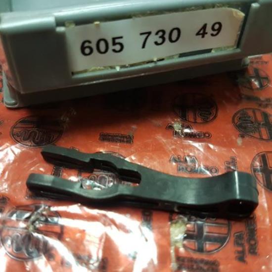 60573049 Veertje houder hevel koplampsproeier Alfa Romeo 164