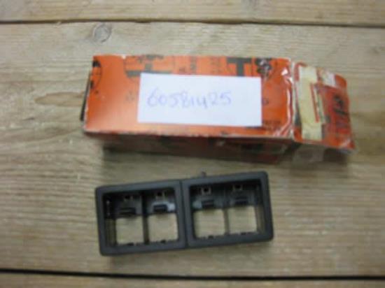 60581425 Sierstuk links houder schakelaar mistlamp Alfa Romeo 33 907