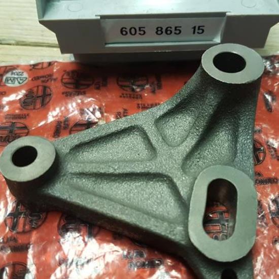 60586515 Steun regelbare riemspanner Alfa Romeo 33 145 146