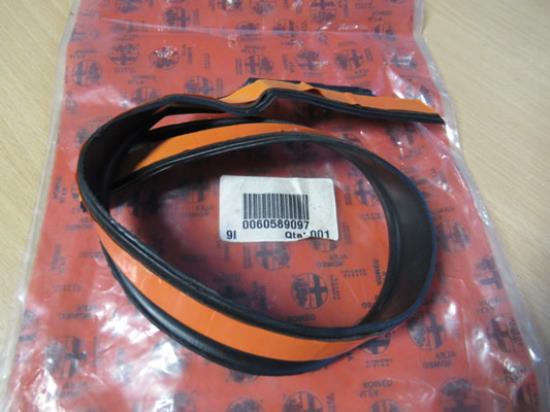 60589097 Rubber pakking deuren voorzijde links Alfa Romeo GTV Spider 916