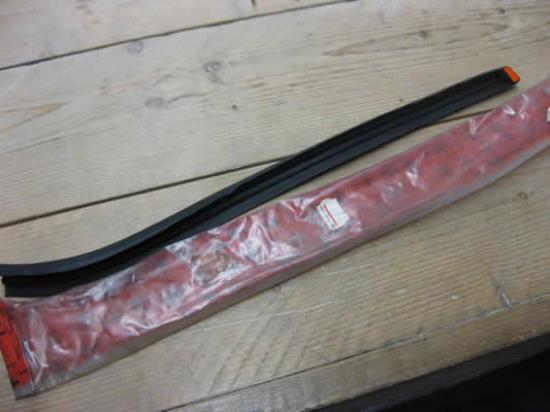 60589853 Profielrubber portier rechtsvoor b-stijl