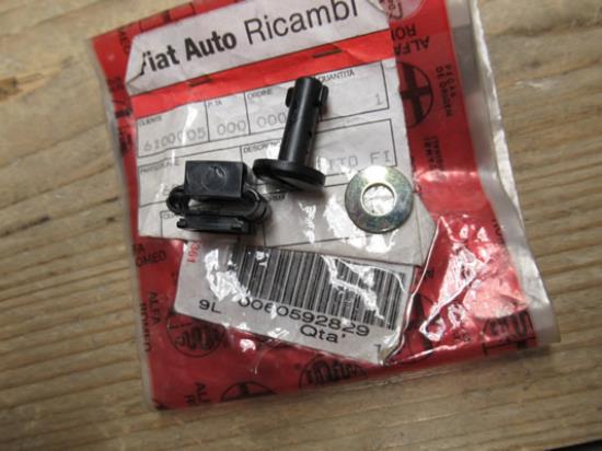 60592829 Schroef spanstuk plug Dashboard deel bevestiging Alfa Romeo GTV Spider 916