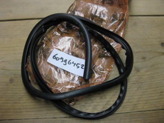 60596452 Achterraam rubber Alfa 33 907