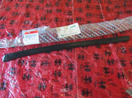 60605396 Pakking deurrubber linksvoor