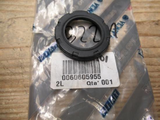 60605955 Bougiegat rubber