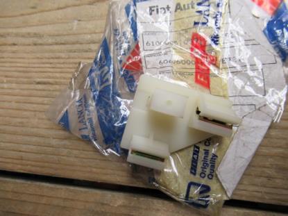 60606000 Veer bevestiging dorpellijst Alfa Romeo 145 146 Lancia Delta