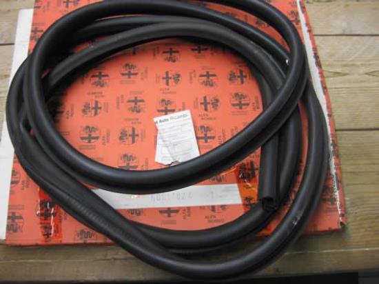 60611824 Deurrubber voorzijde links en rechts