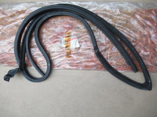 60624860 Deurrubber pakking voorzijde links