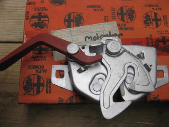 60626805 Slot Motorkap Alfa Romeo 156