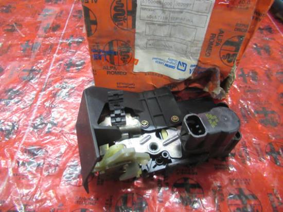 60657118 Deurslot rechts voorzijde