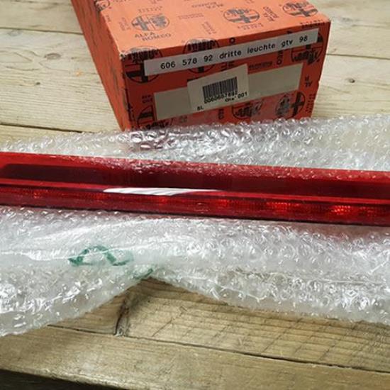 60657892 Derde remlicht in spoiler Alfa Romeo GTV 916 sport kit Cup spoiler