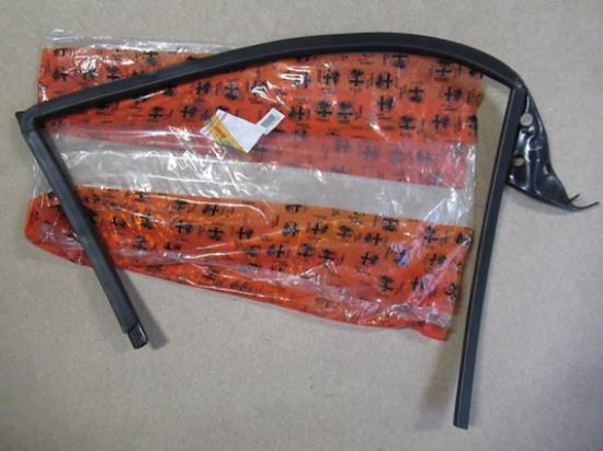 60669619 Rubber raamrubber Alfa Romeo 156 voorzijde links
