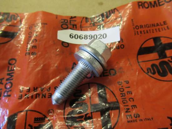 60689020 Bout M10x38