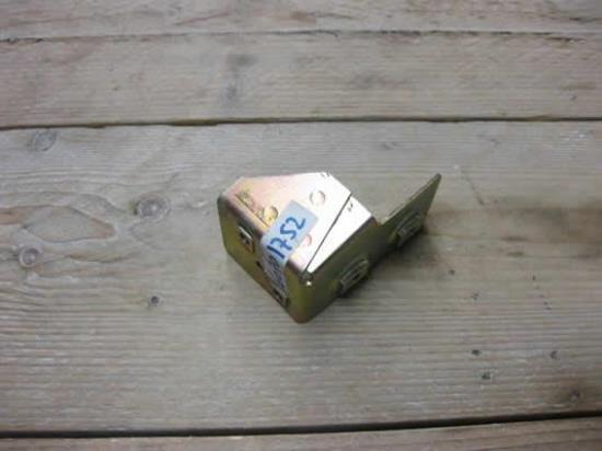 60701752 Bumper bevestigings beugel bumpersteun Alfa Romeo Giulietta 116 1977 1985