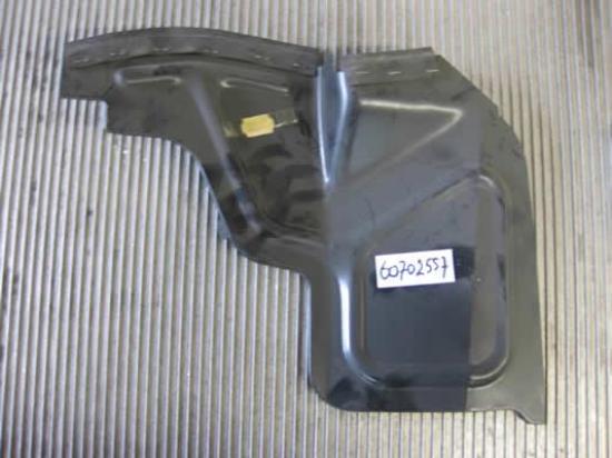 60702557 Spatplaat wielkast linksvoor