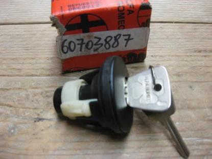 60703887 Slot met sleutel afsluiting tankdop Alfa Romeo