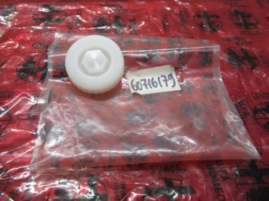 60716179 Plug