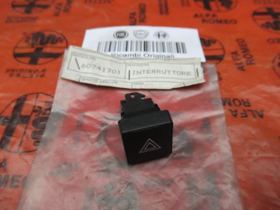 60741701 Schakelaar knop alarmlichten knipperlichten Alfa Romeo 90