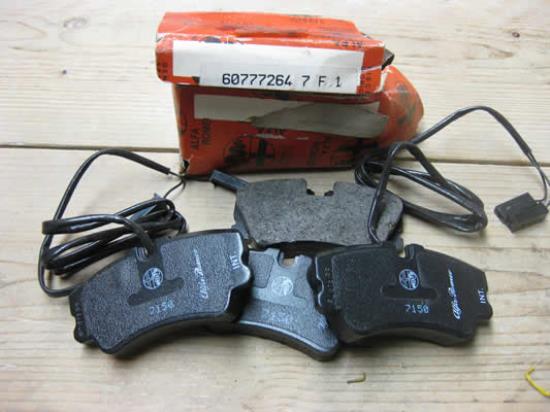 60777264 Remblokset voorzijde