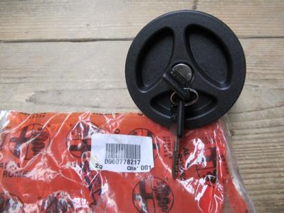 60778217 Tankdop met slot en twee sleutels