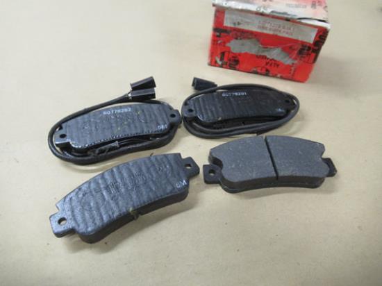 60778279 Remblokset voorzijde