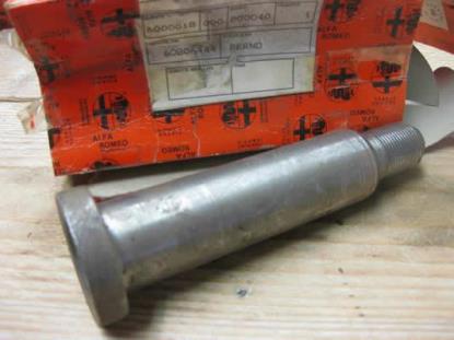 60806444 Pen spil achterzijde Alfa Romeo 155 This is a replacement stub axle with replaced camber from 1 degree to 45 negative primes