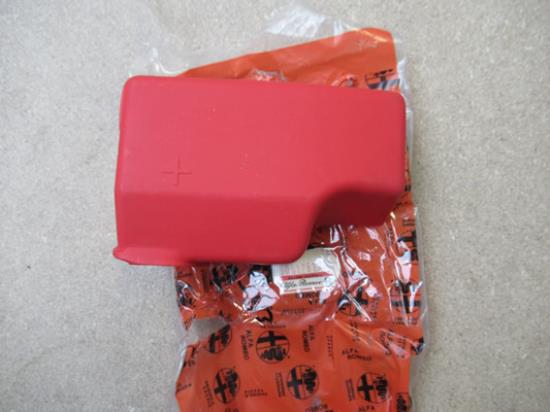 60812818 Afdekkap accu pluspool