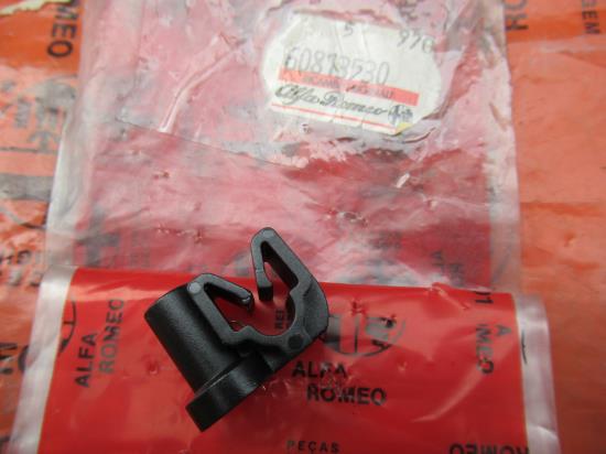 60813530 Montage clip remleiding