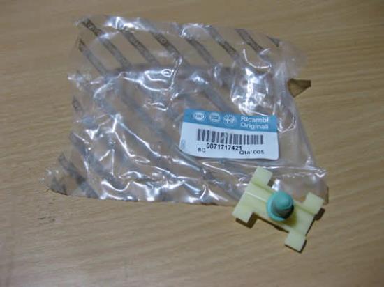 71717421 Montage clip stootstrip