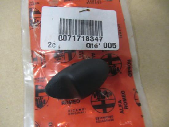 71718347 Drukknop hoedenplank