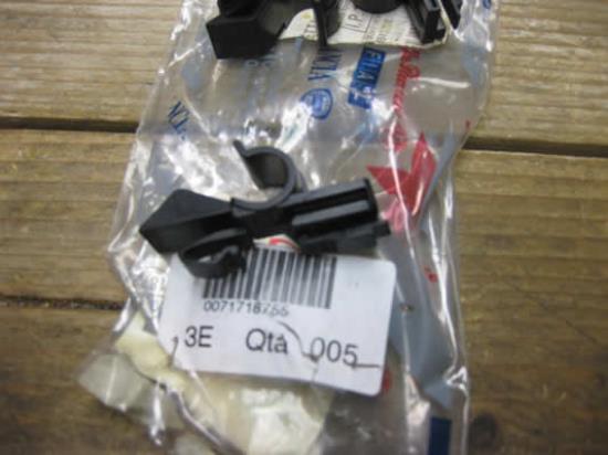 71718755 Clip veertje interieur links