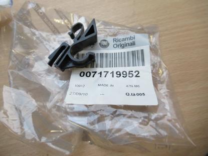 71719952 Hoedenplank klem rechterzijde