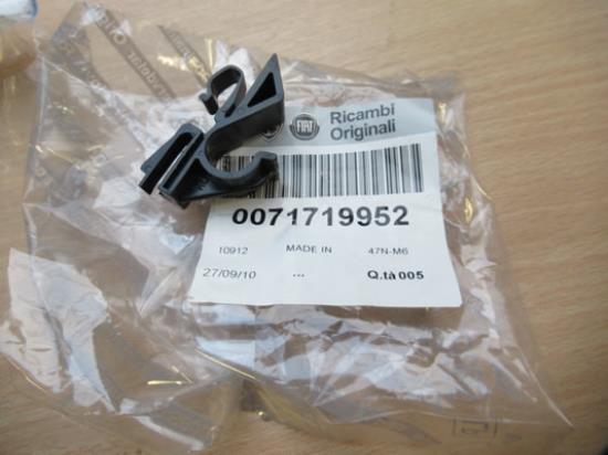 71719952 Hoedenplank klem rechterzijde