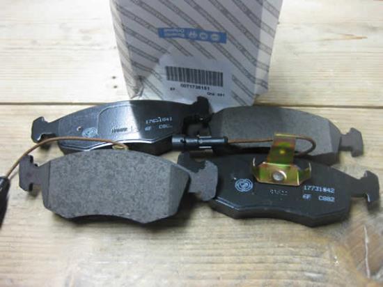 71738151 Remblokken voorzijde