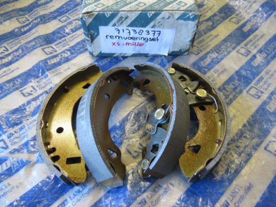 71738377 Remschoen set