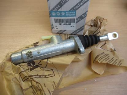 71738462 Hoofdkoppelingscilinder