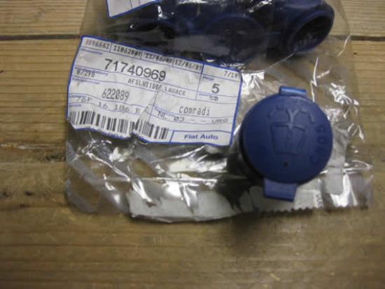 71740969 Dop ruitensproeiervloeistofreservoir