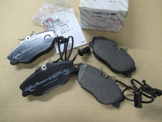 71748386 Remblokken voorzijde