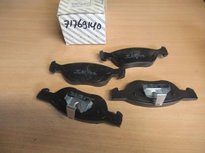 71769140 Remblokset voorzijde